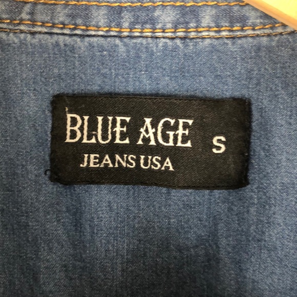 NWOT Blue Age Chambray Denim button down top - Picture 3 of 6